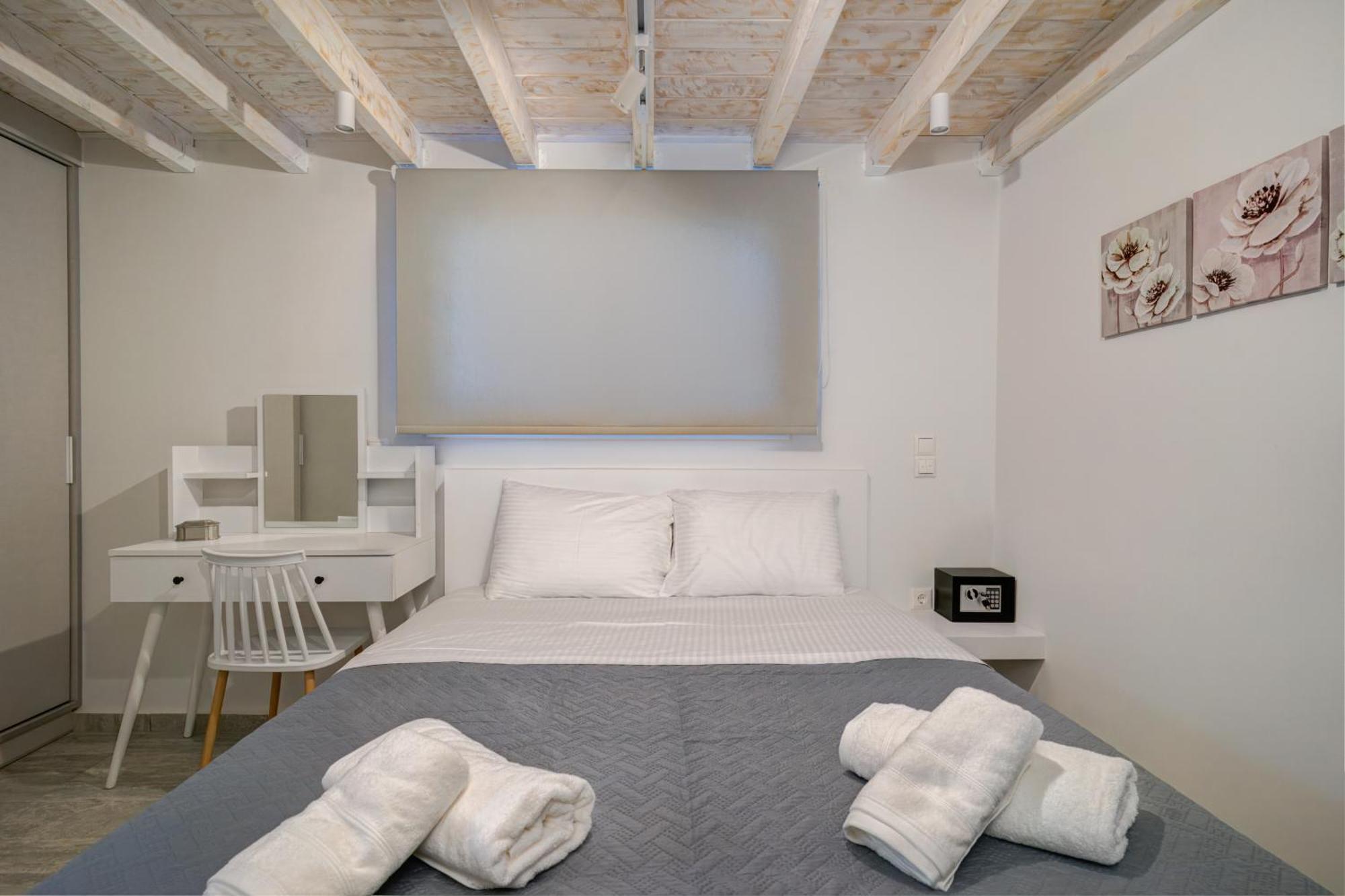 Molos Beachfront Apartments In Diakopto Exterior photo