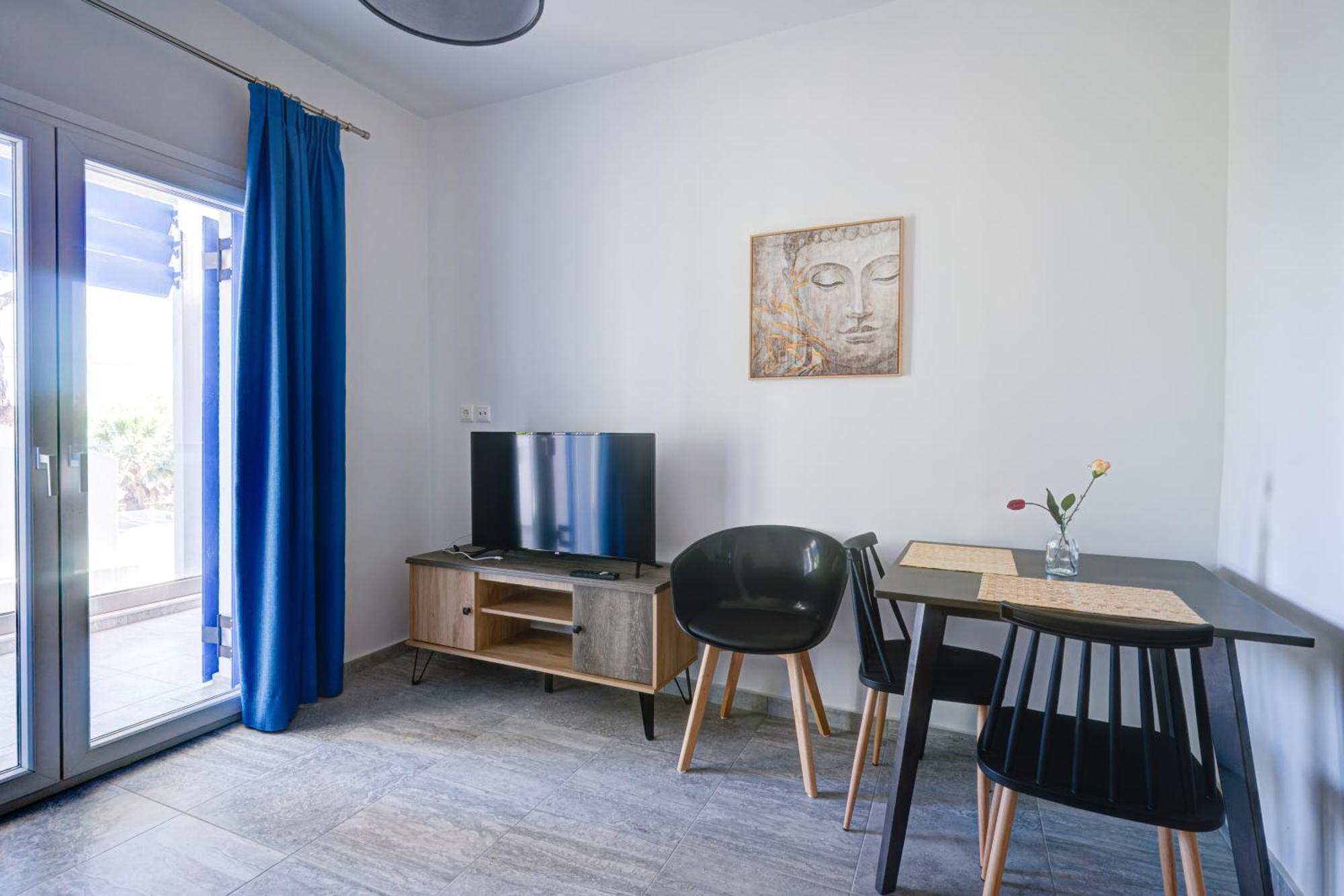 Molos Beachfront Apartments In Diakopto Exterior photo
