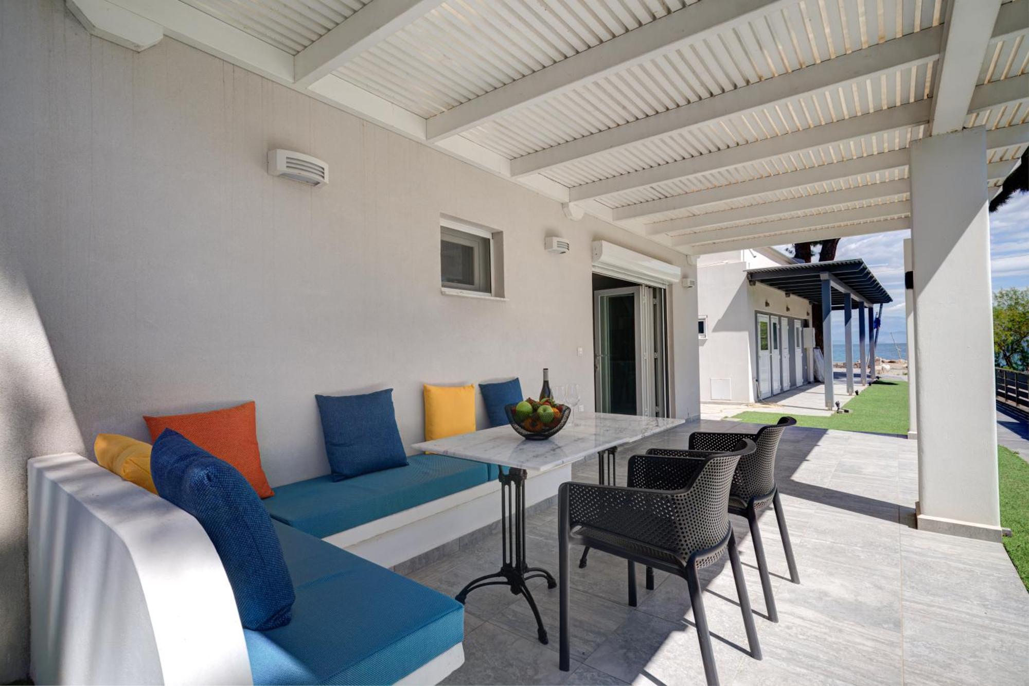 Molos Beachfront Apartments In Diakopto Exterior photo