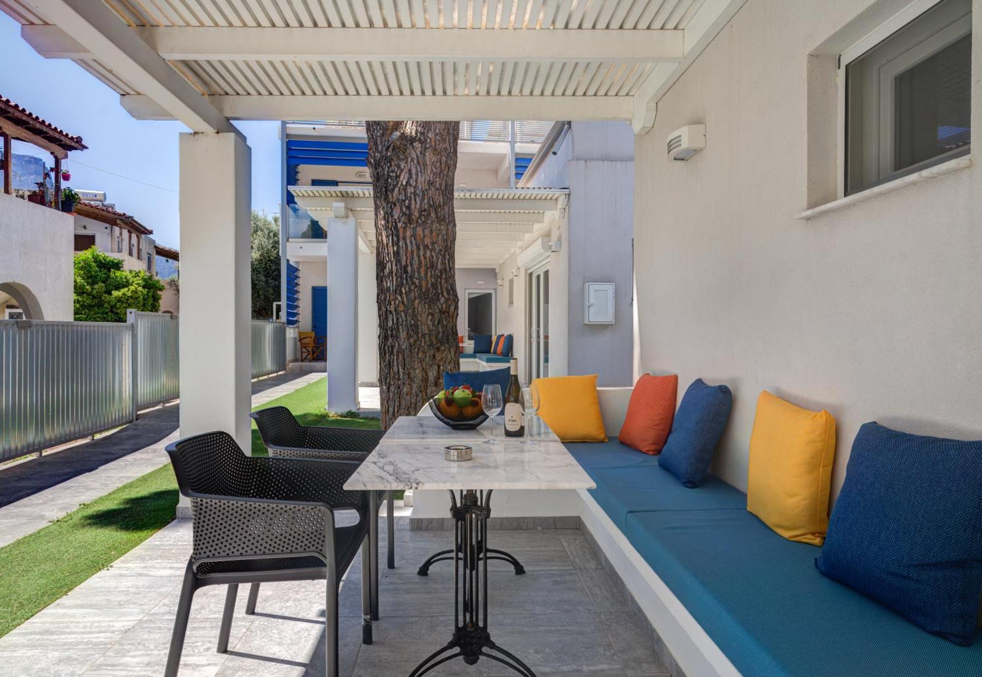 Molos Beachfront Apartments In Diakopto Exterior photo