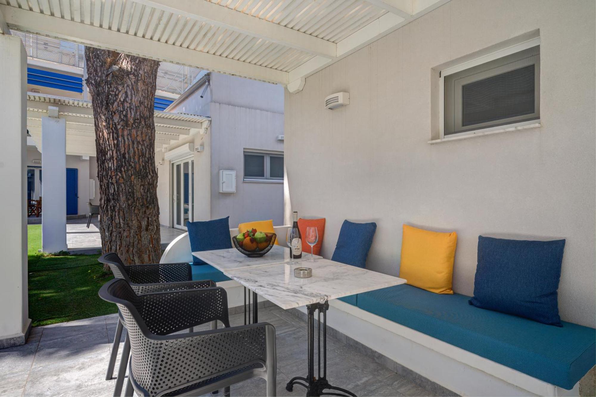 Molos Beachfront Apartments In Diakopto Exterior photo