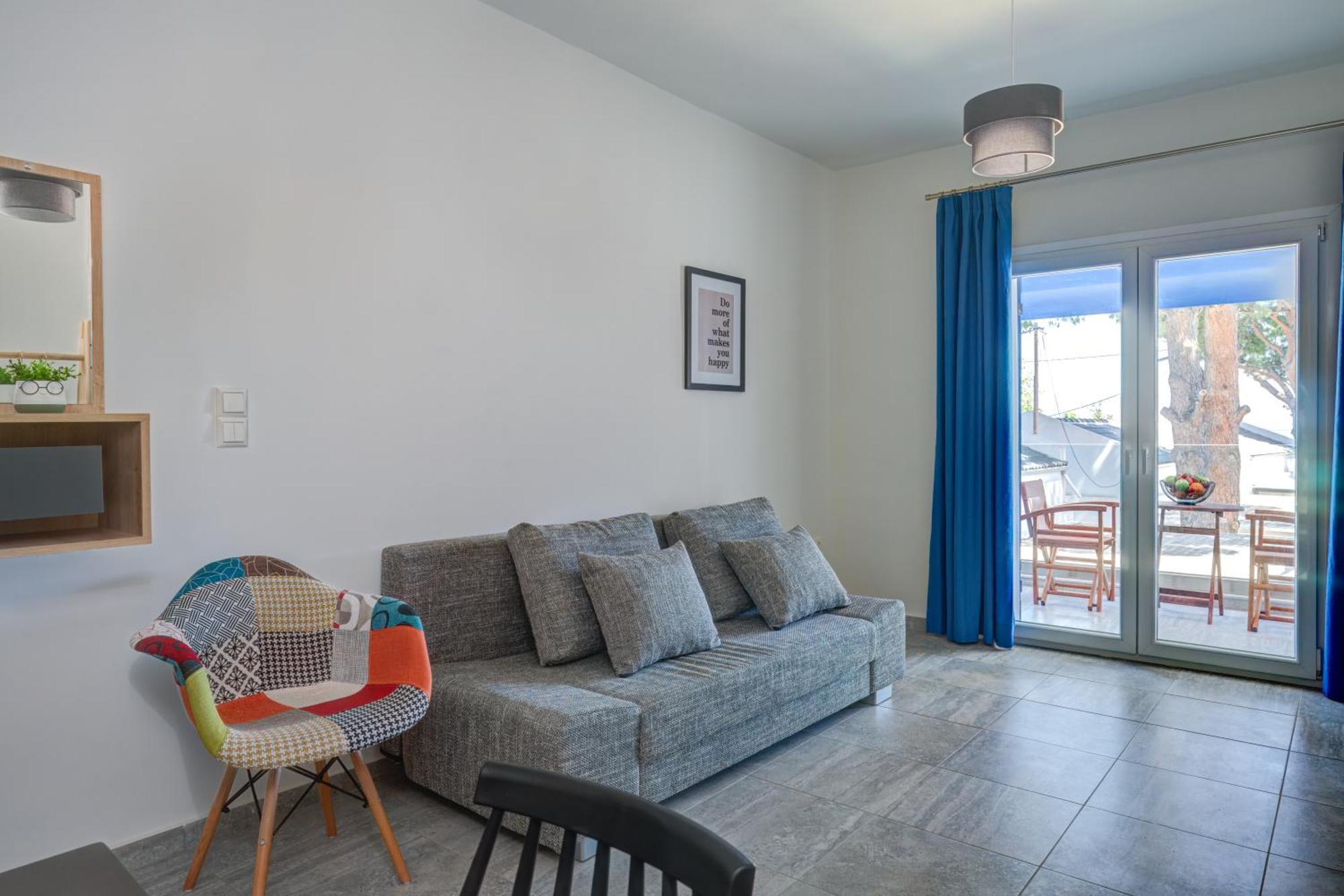 Molos Beachfront Apartments In Diakopto Exterior photo